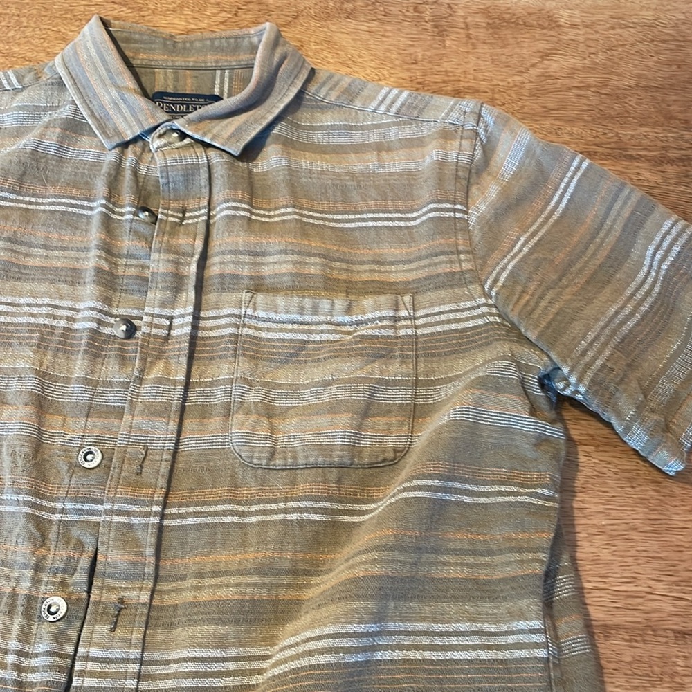 Pendleton Short Sleeve Button Up Olive M - image 2